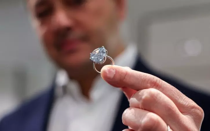 Rahul Kadakia, Christie’s International Head of Jewelry, shows the Golconda Blue diamond | Credit: R... Read more at: https://iturl.in/bb51b5c6?utm_source=sharetext&utm_medium=copy
