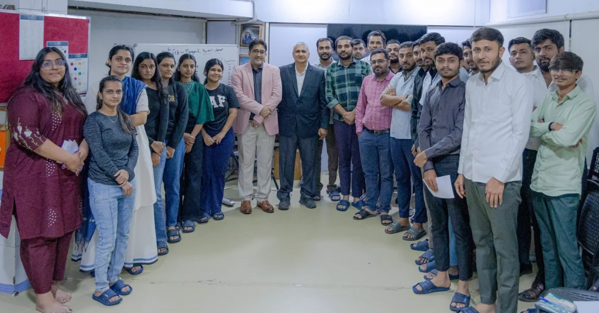 Jewel Goldi (India) and IIG Team